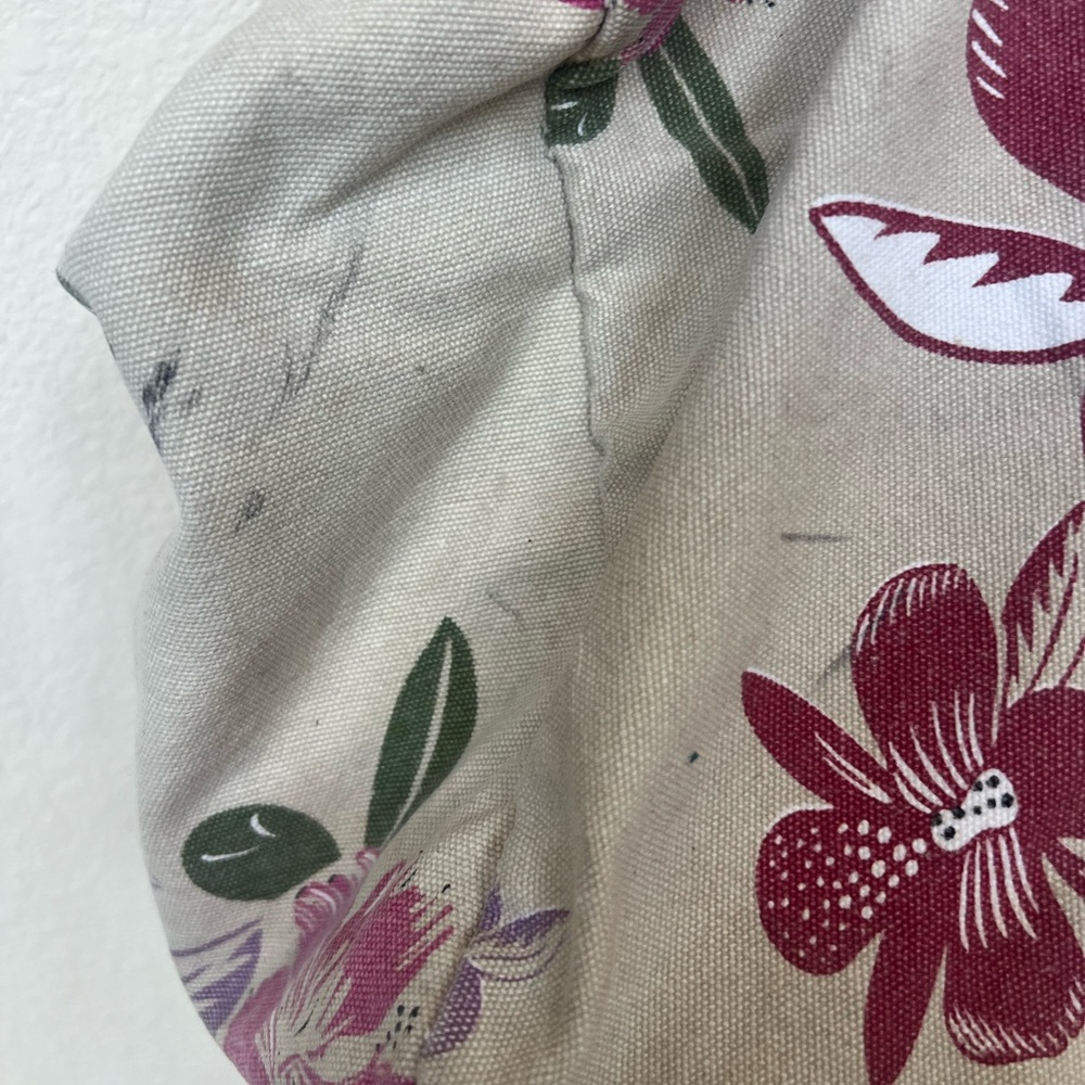 Down Under Floral Tote Zipper Closure, Side, Inside and Front Pockets - Picture 9 of 10